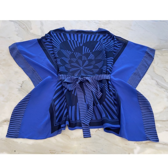 BCBG BLUE BLACK BELTED PONCHO TOP SIZE XS NWOTS! - Picture 9 of 16